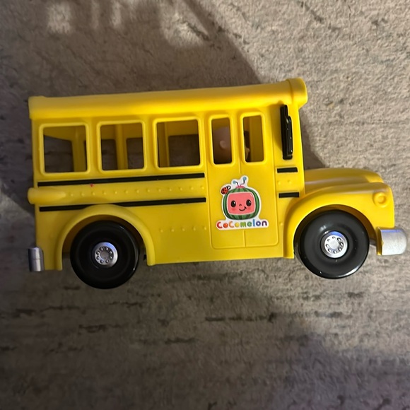 CoComelon Musical Yellow School Bus - Picture 1 of 3